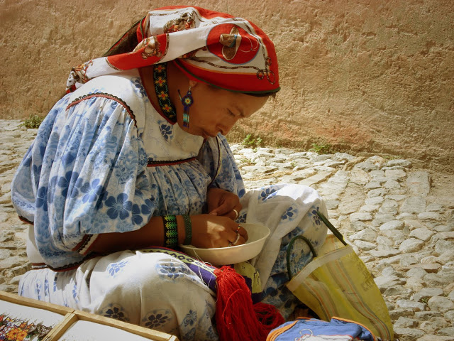 Artesana Huichol 01